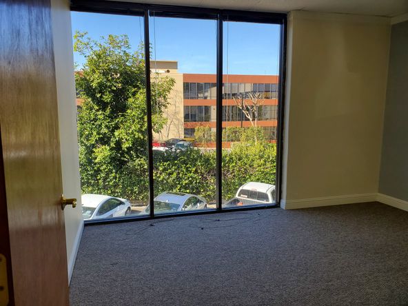CORNER OFFICE, WINDOWS. 2 OFFICES, LARGE BULLPEN